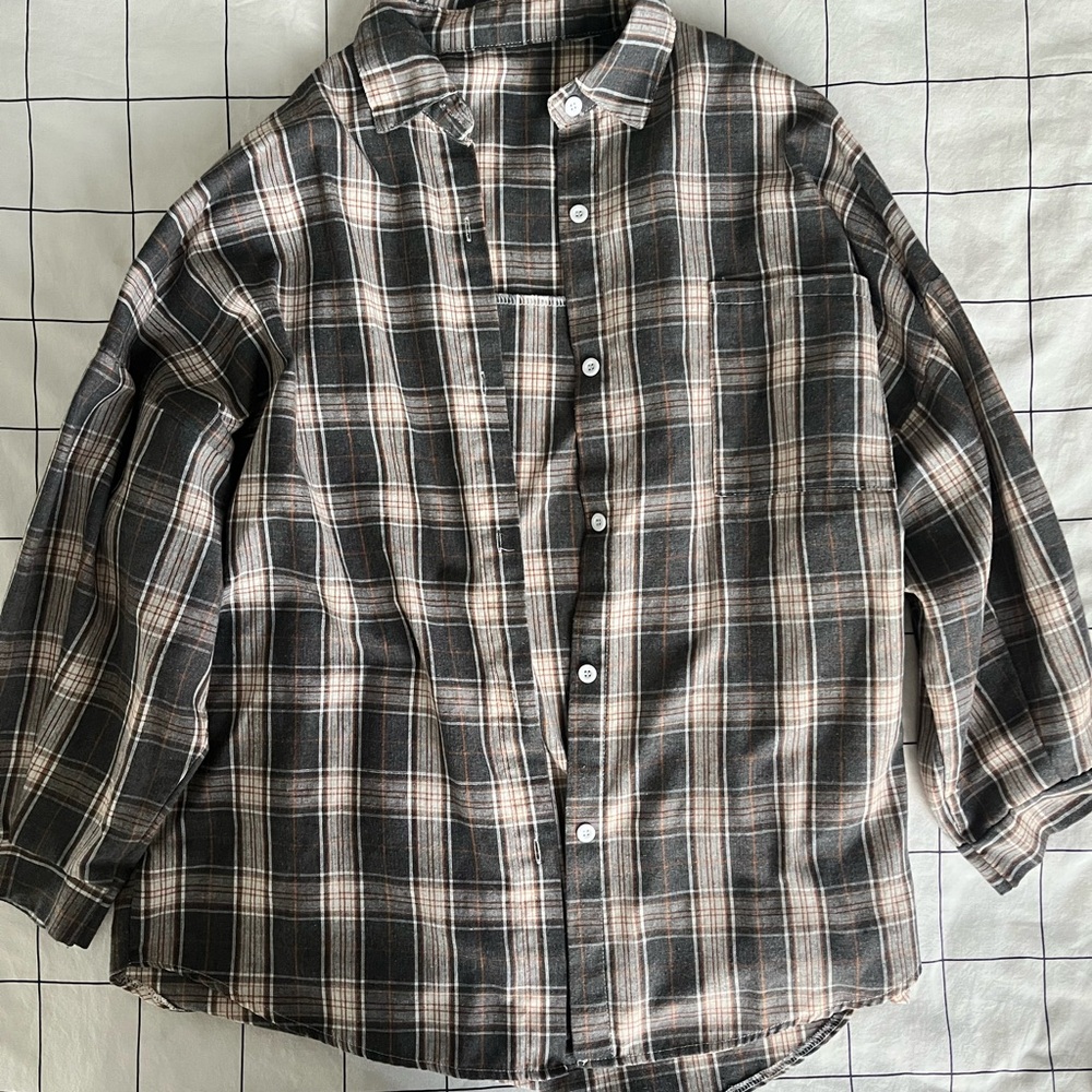 YesStyle Gray and Beige Oversized Plaid Flannel Size Medium